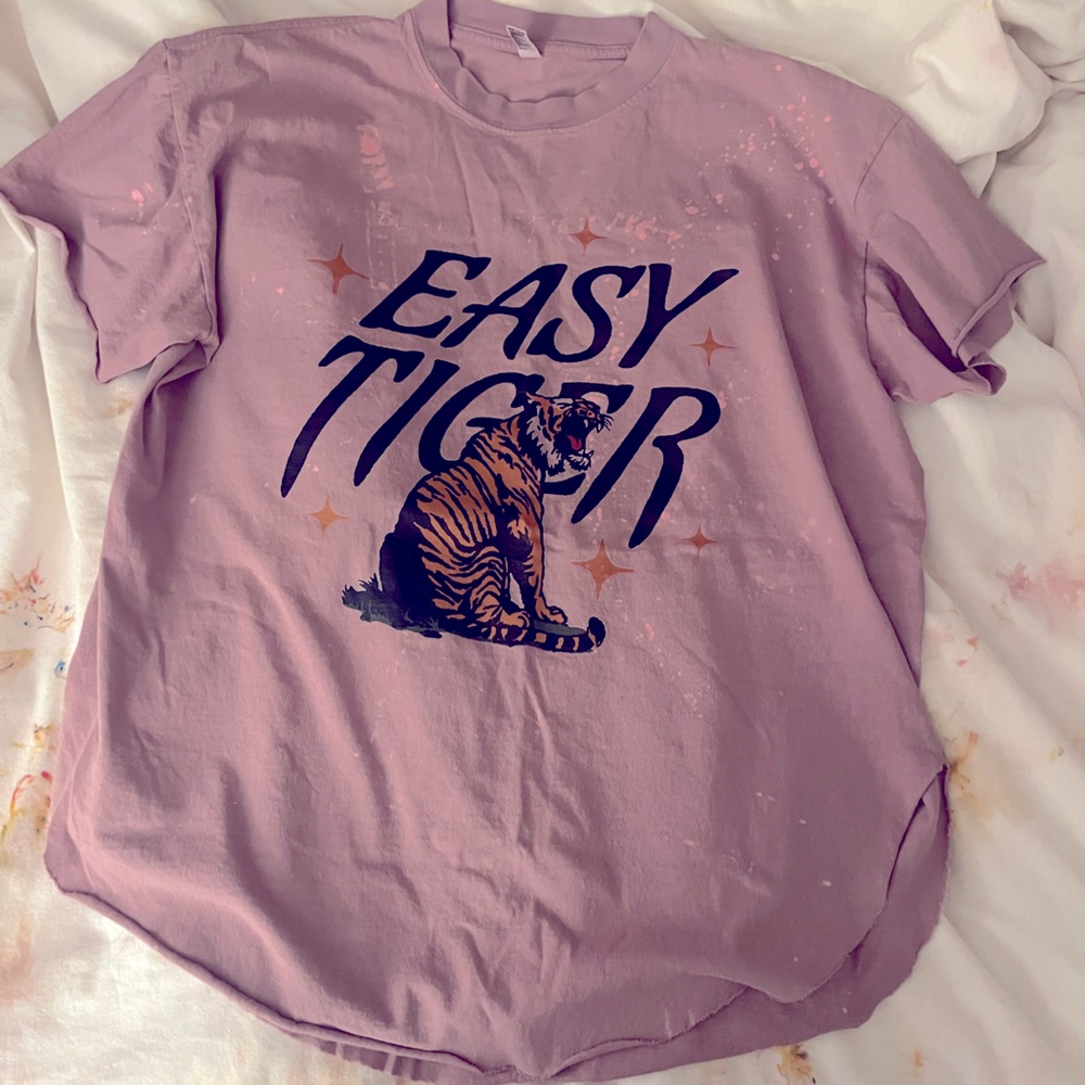 Pebbee Forevee sexy slit side tee “easy tiger” size xl Brand New! Never worn !!